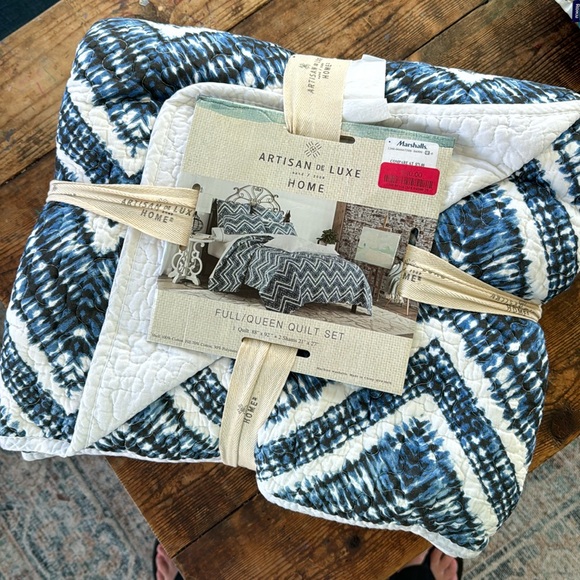 NWT. Cotton Quilt Full/Queen set. 2 shams (standard size) included. Never used. - Picture 1 of 2